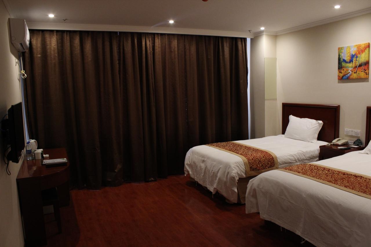 Hotel Greentree Inn Shanghai Pudong Airport Town Express Hotel 2*