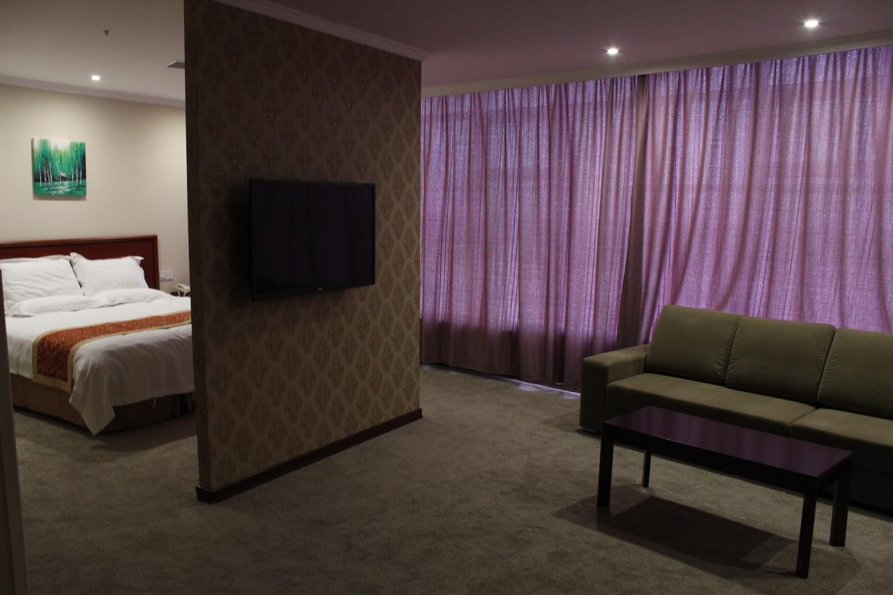 Greentree Inn Shanghai Pudong Airport Town Express Hotel