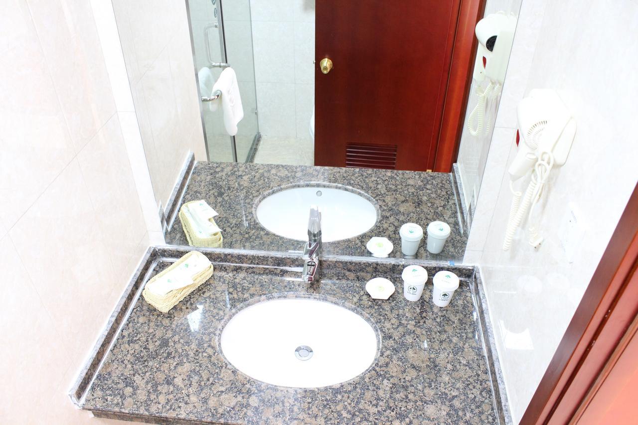 Greentree Inn Shanghai Pudong Airport Town Express Hotel