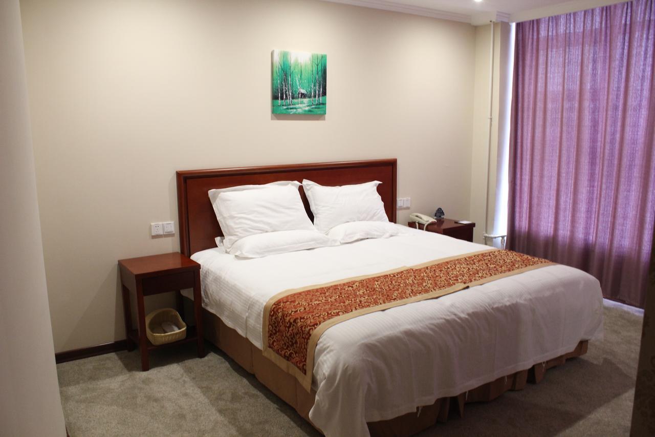 Greentree Pudong Airport Town Express 2* Shanghai