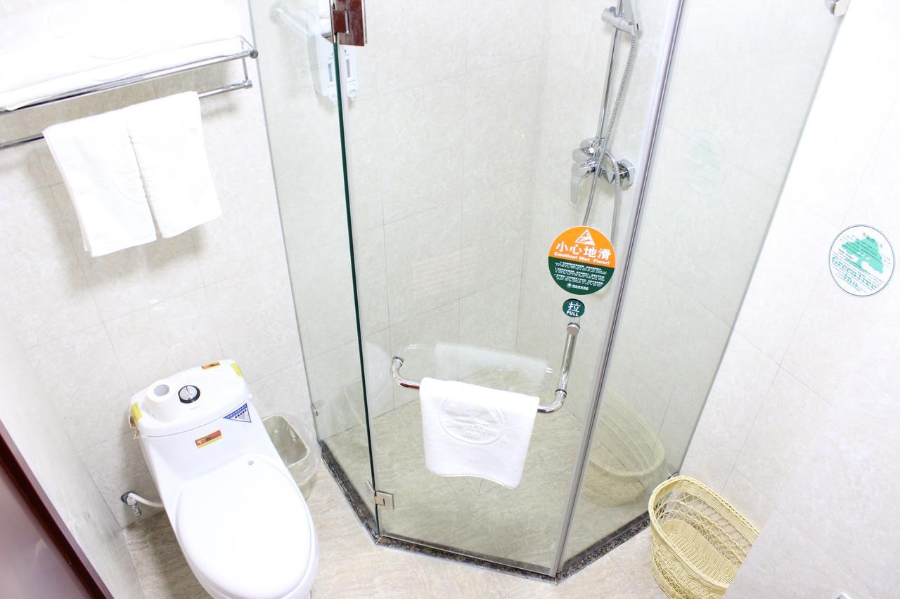Hotel Greentree Pudong Airport Town Express 2*