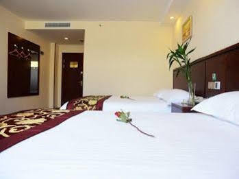 Hotel Greentree Pudong Airport Town Express 2*